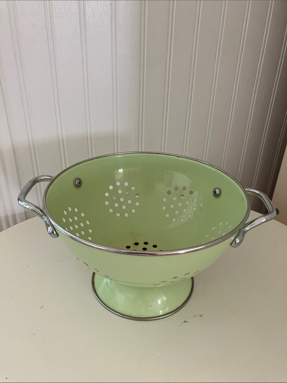Enamelware Spring Green Colander With Handles & Stainless Steel Trim - Picture 8 of 9